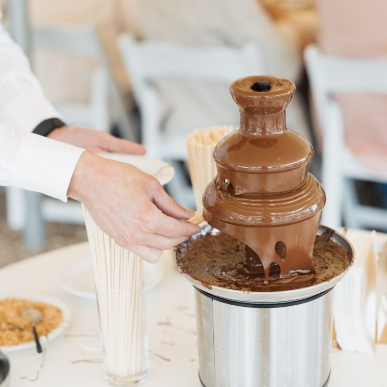 Chocoladefontein met tafel Huren Bruiloft feesten
